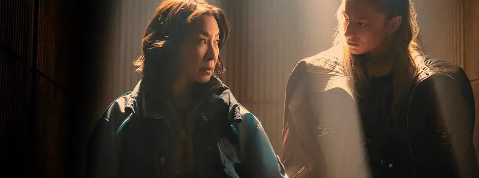 Michelle Yeoh como Olwen em imagem oficial de Blade Runner 2099
